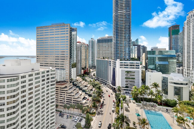 Building Photo - 950 Brickell Bay Dr