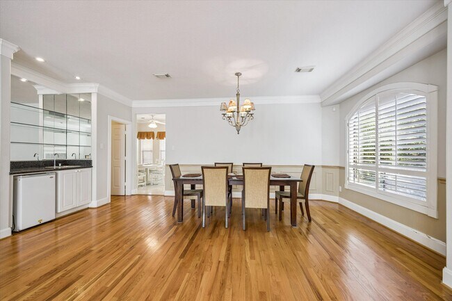 Building Photo - 2422 Dorrington St