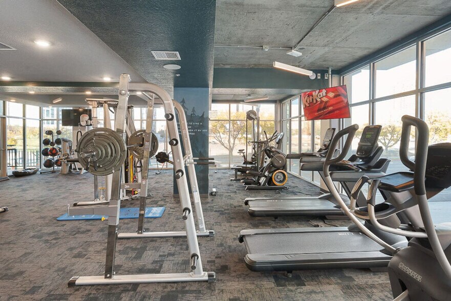 Building Photo - 241 W 200 S