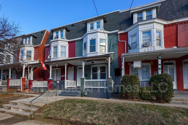 Building Photo - 227 S Ann St