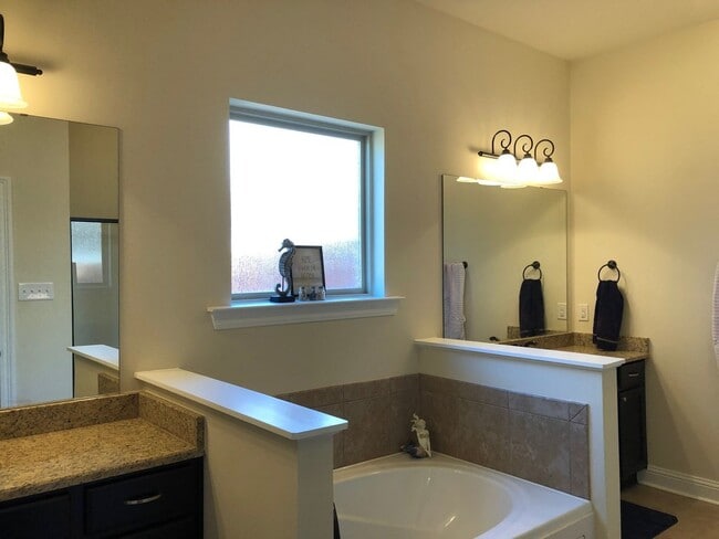 Building Photo - Energy Smart Home!