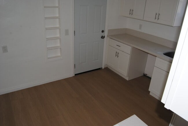 Building Photo - 506 Lincoln Ave