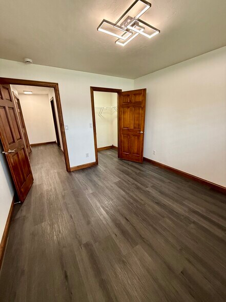 Building Photo - 707 Edge Point Ct