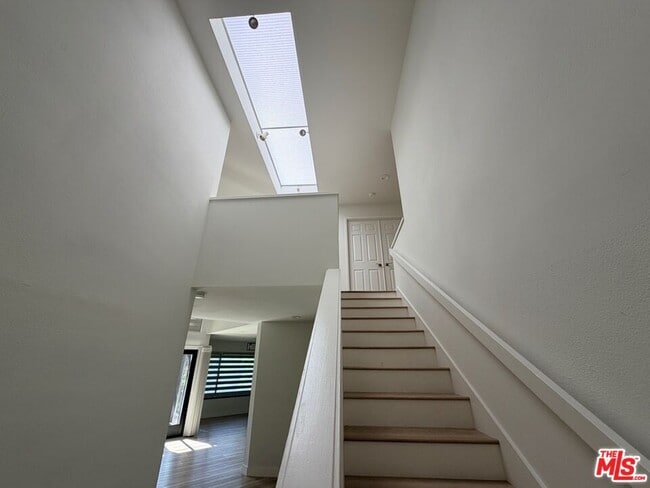 Building Photo - 12 Moss Glen