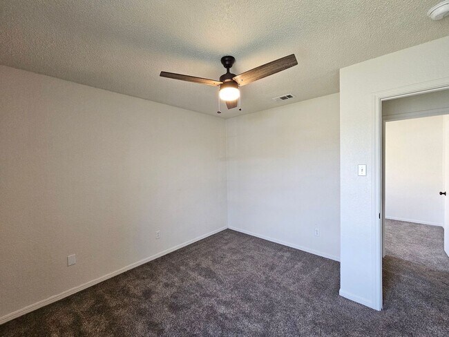 Building Photo - HUD / SECTION 8 ACCEPTED - RENT SPECIAL - AVAILABLE NOW!