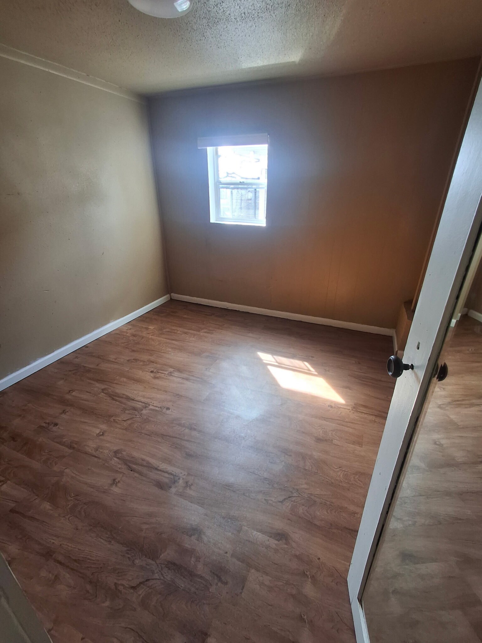 Building Photo - 1558 N Main St