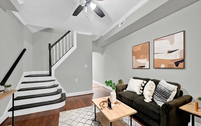 Building Photo - 210 N Glover St