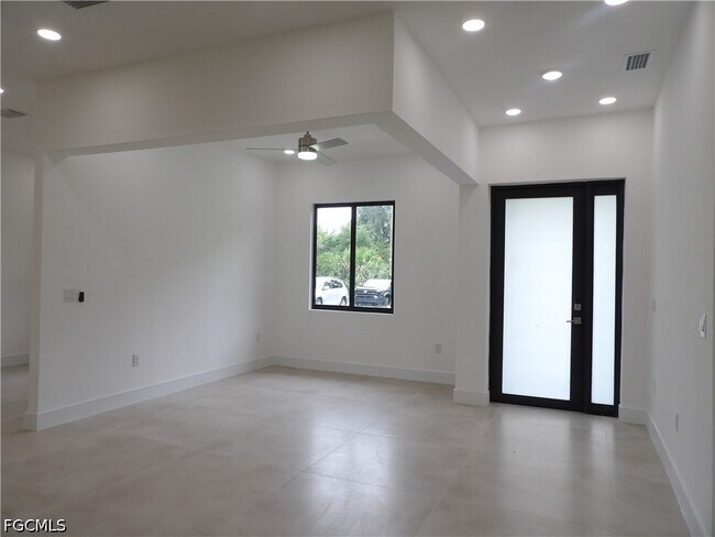 Building Photo - 174 Ocean Park Dr