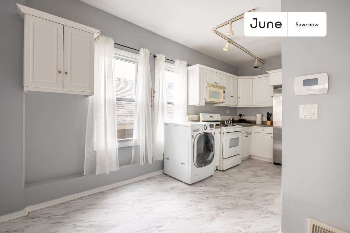 Building Photo - 2250 W North Ave