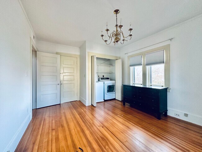 Building Photo - 671 Prospect St