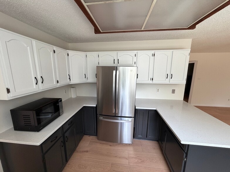 Building Photo - 1556 Beachview Dr