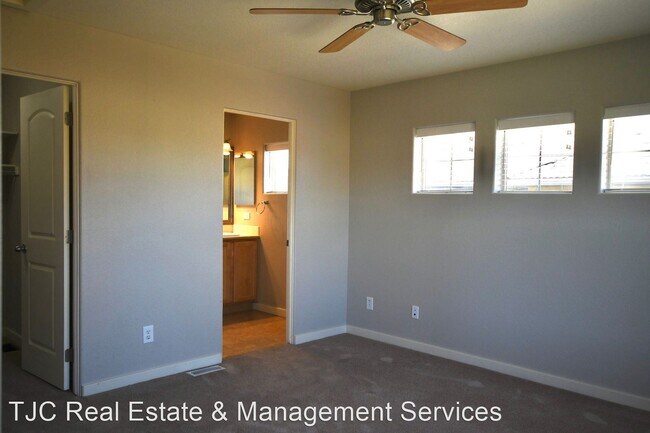 Building Photo - 2202 Valentia St