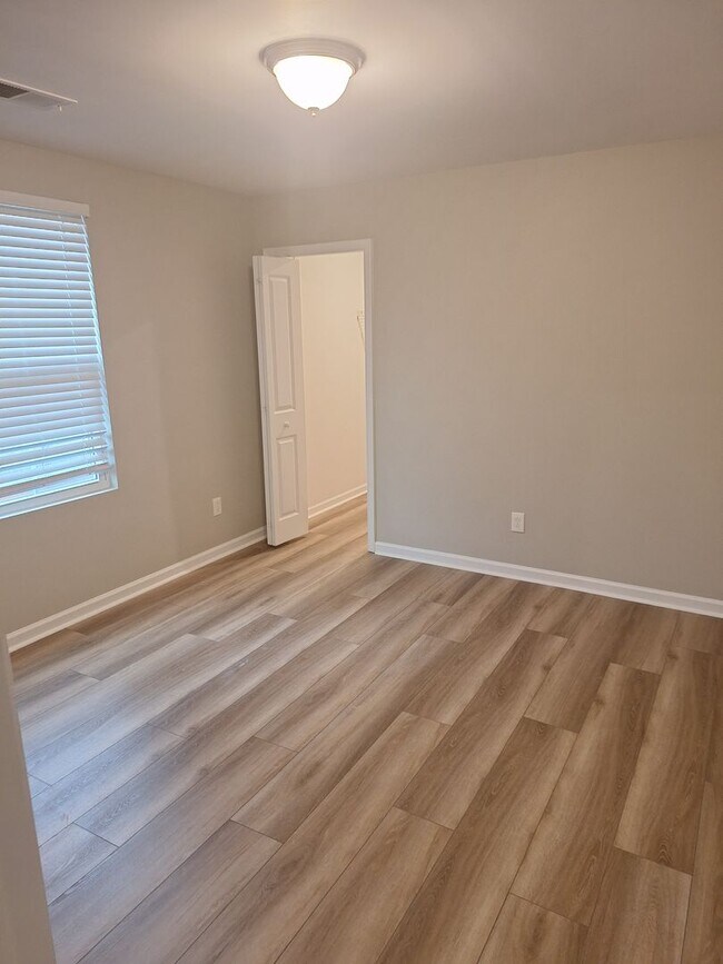 Building Photo - Wonderful Two Story Four Bedroom Home in Northeast Columbia!