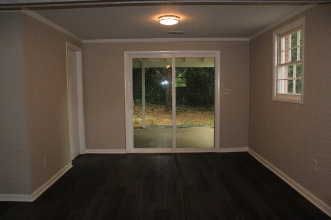Building Photo - 3328 Vaucluse Rd
