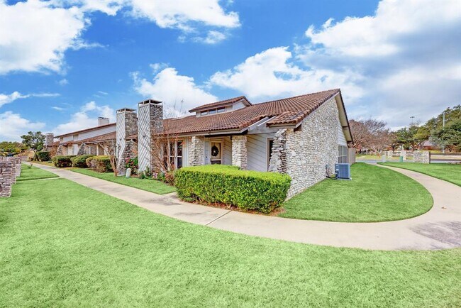 Building Photo - 2217 Onion Creek Pkwy
