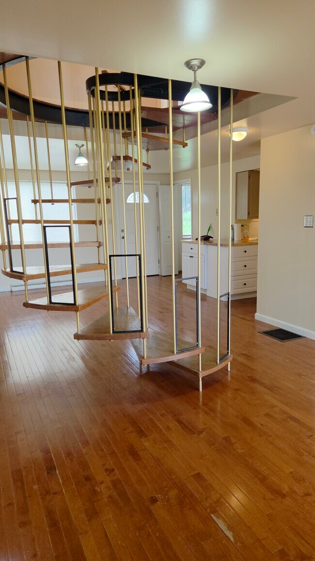 Building Photo - 510 Mercer Rd