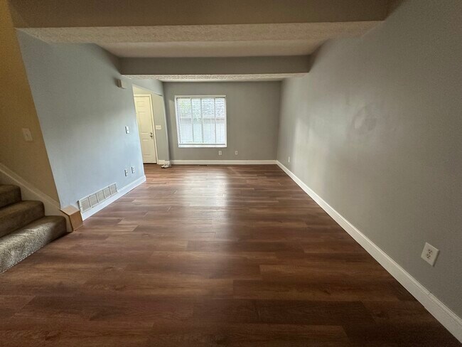 Building Photo - 7043 Muirfield Dr