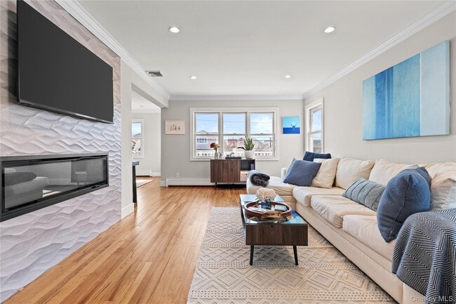 Building Photo - 175 Roosevelt Blvd