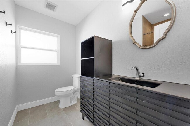 Building Photo - 404 Normandy Rd