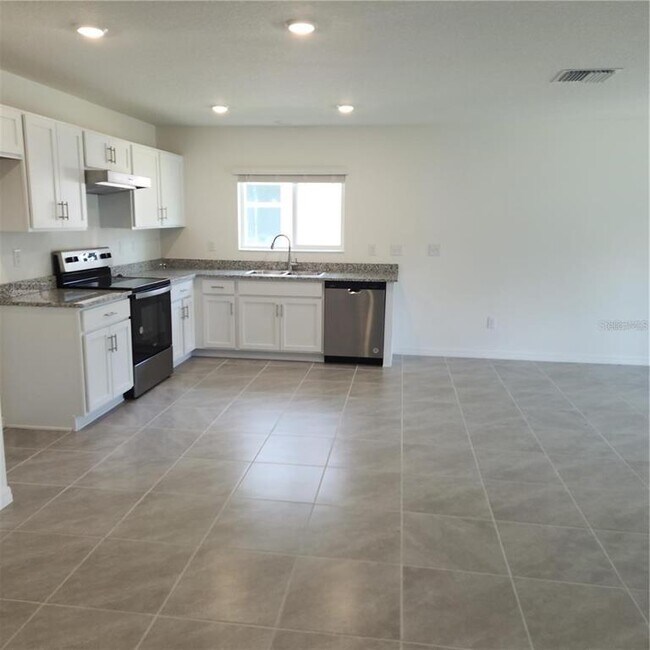 Building Photo - 37410 MacKenzie Dr