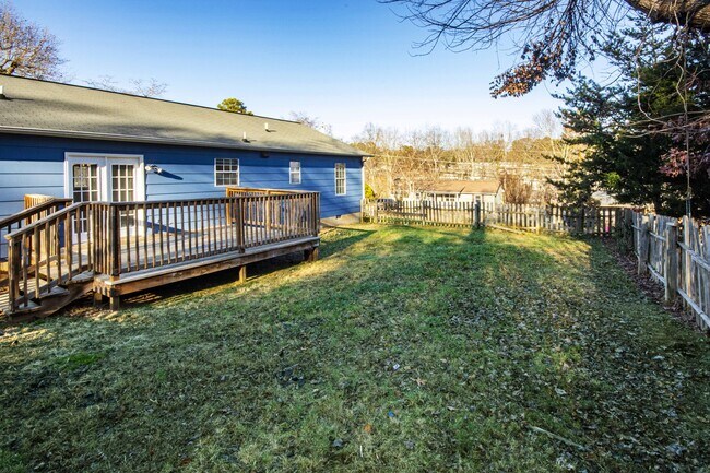 Building Photo - 6600 Woodcock Cir