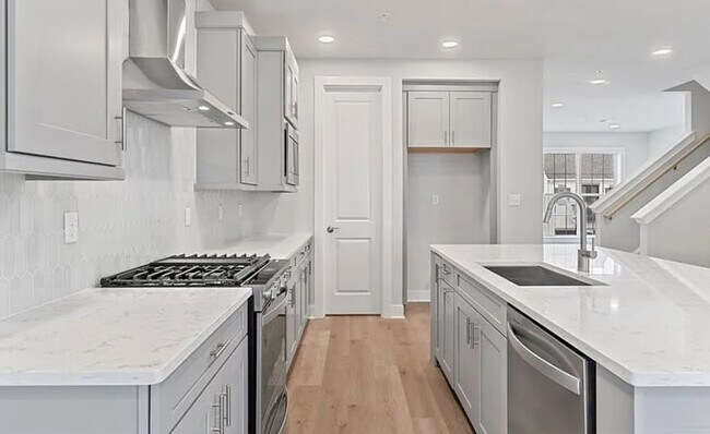 Building Photo - 405 Cranford Way