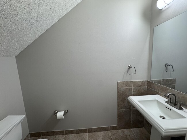 Building Photo - 2703 Bay Club Dr