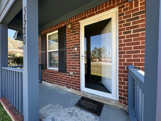 Building Photo - Woodlake - Richmond