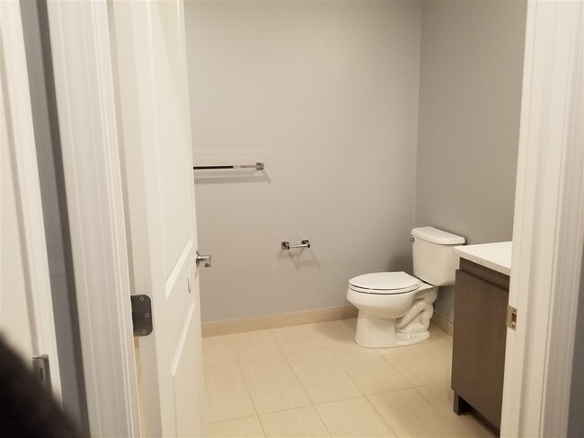 Building Photo - 52 E Ridge Dr
