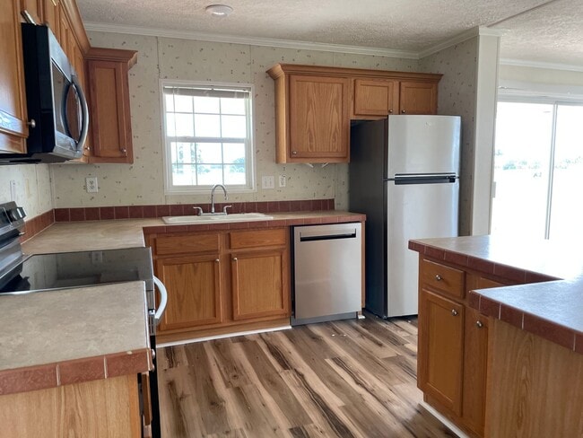 Building Photo - Lovely 2 bedroom 2 bath Annual Rental  hom...