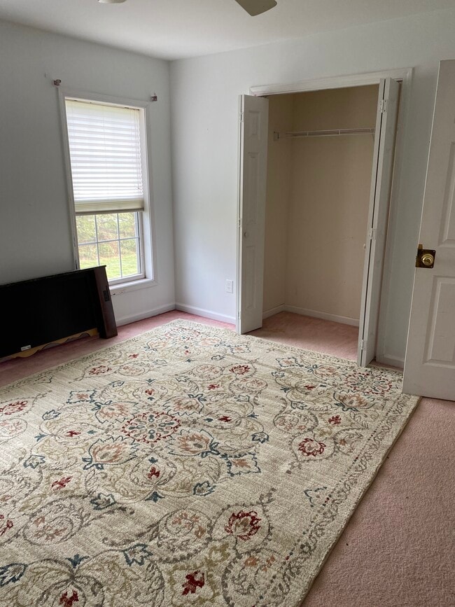 Building Photo - 160 Cullen Rd