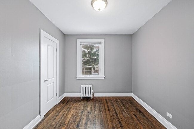 Building Photo - 233 Llewellyn Ave