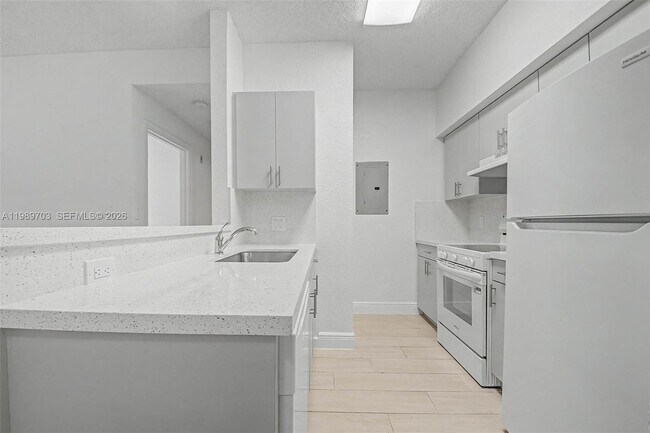 Building Photo - 7000 SW 80th St