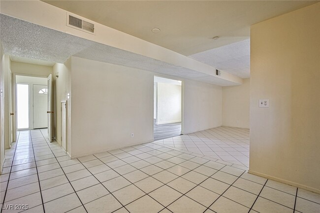 Building Photo - 316 Santa Fe St