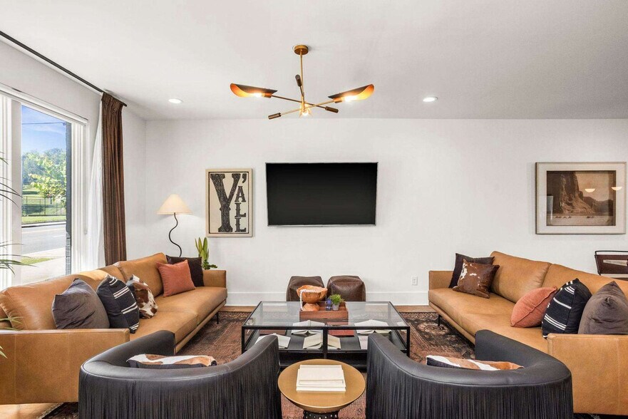 Building Photo - 1710 8th Ave S