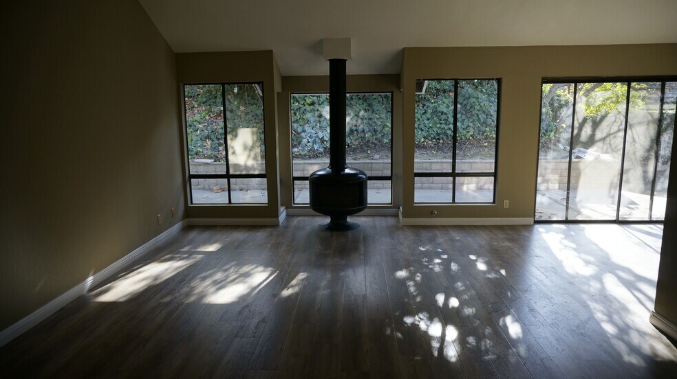 Living Room - 16268 Glencove Dr