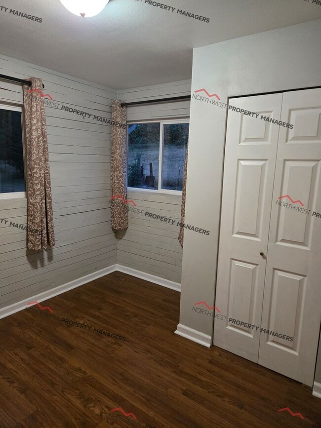 Building Photo - STATUS: AVAILABLE | R76 | $1495 + $100 FLA...