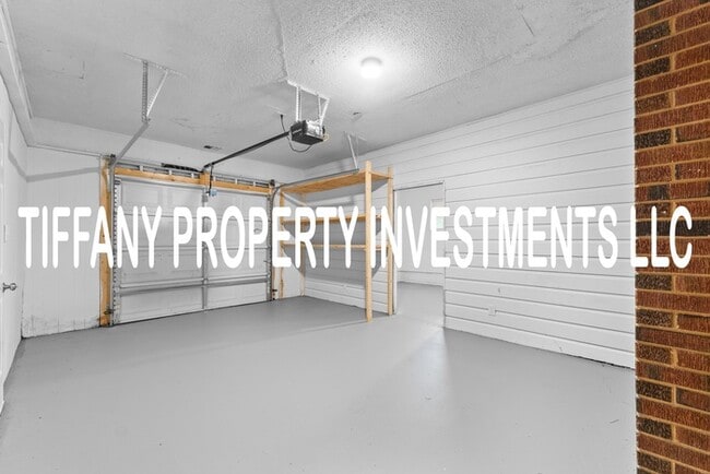 Building Photo - 317 Amon Ln