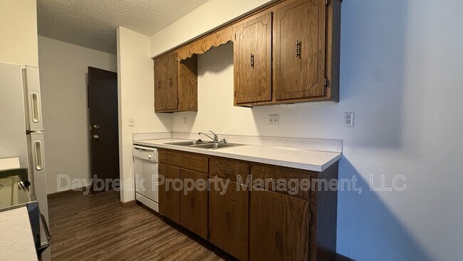 Building Photo - 3024-9 1/2 9 1/2 St N