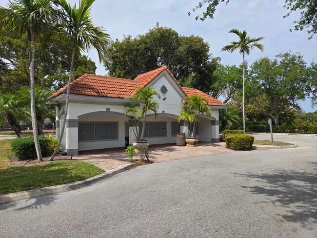 Building Photo - 2050 Alta Meadows Ln