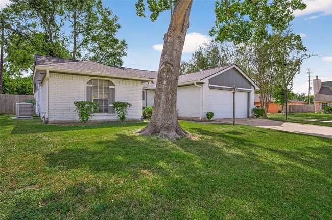 Building Photo - 16355 Sierra Grande Dr