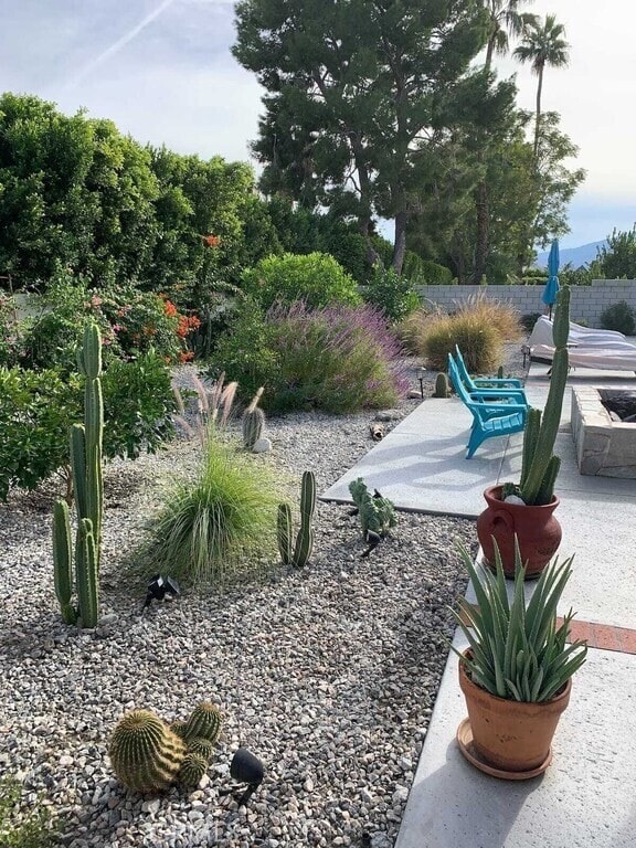 Building Photo - 980 N Biskra Rd