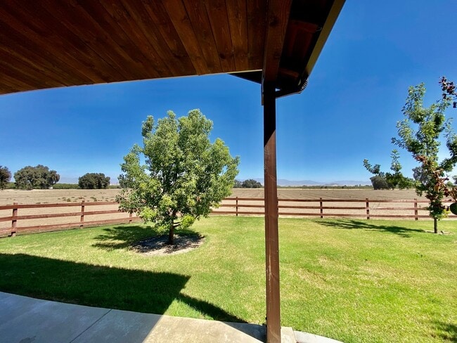 Building Photo - Magnificent Views – 2 Bed, 1 Bath Gem – A ...