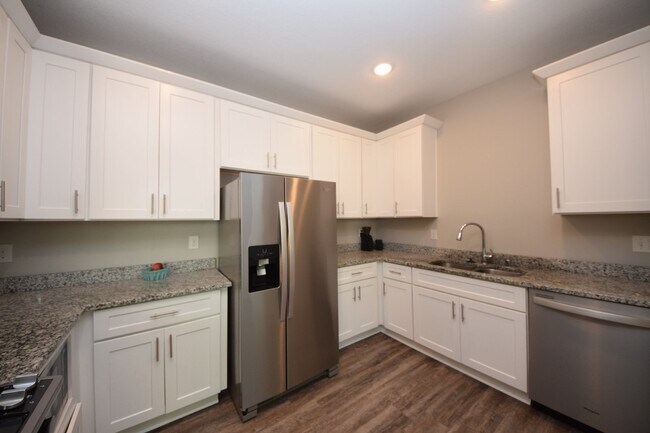 Building Photo - Spacious Luxury 2-Bed, 2-Bath Home in Longfellow – Available June 5th!