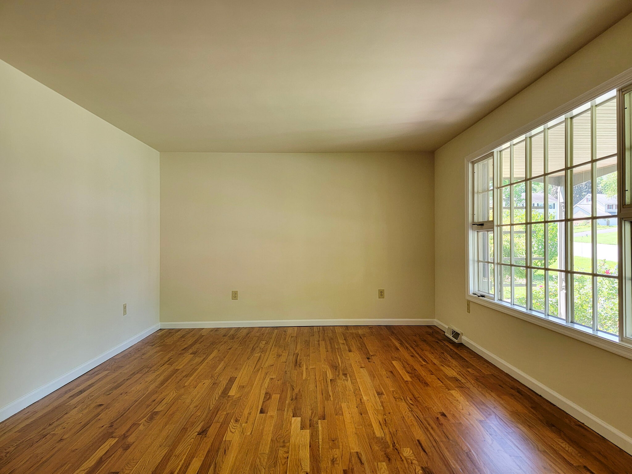 Building Photo - 1404 Carlton Dr