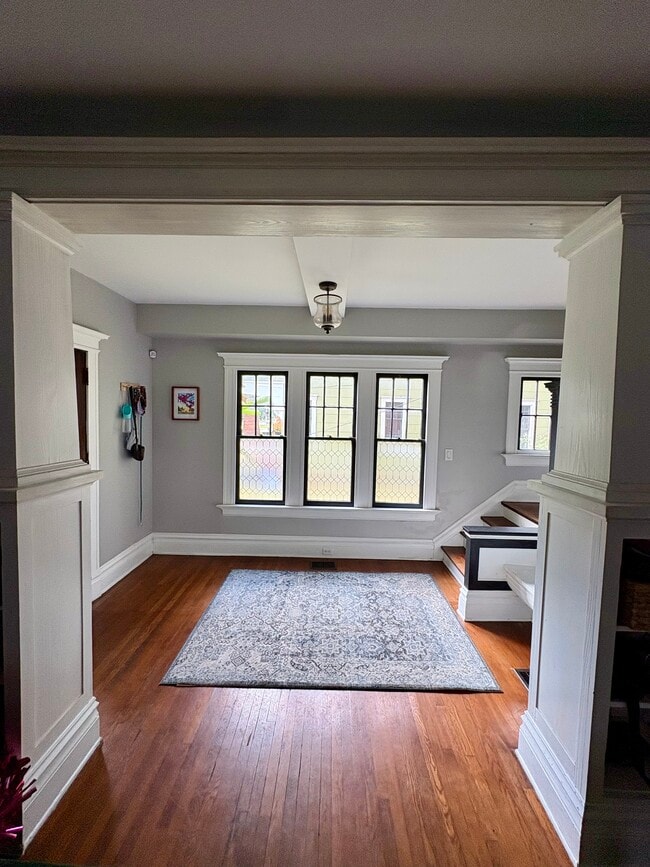 Building Photo - 2043 Dellwood Ave