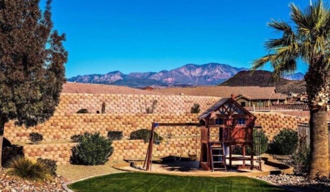 Building Photo - 810 S Dixie Dr
