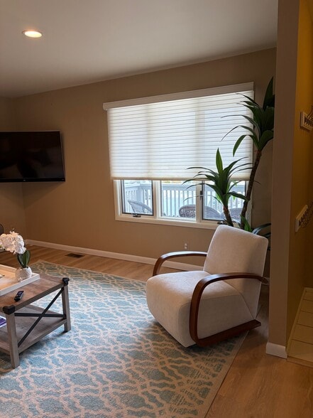 Living room - 2 N Frontenac Ave