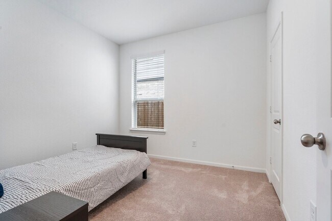 Building Photo - 14483 Cedar Ledge Ln