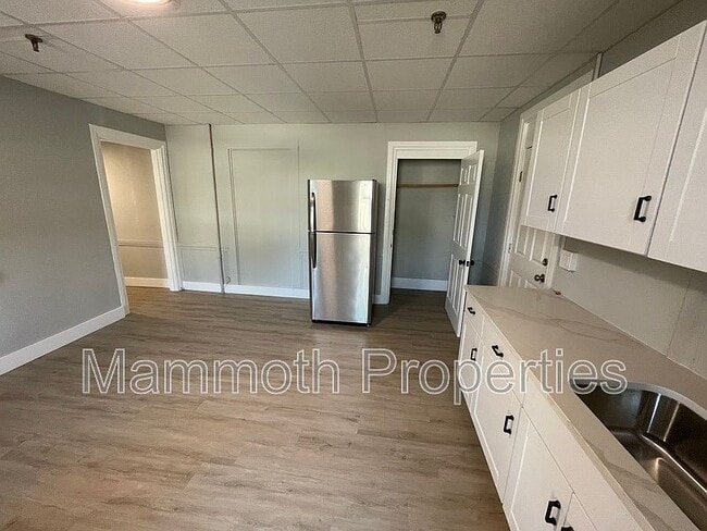 Building Photo - 539 Pine St